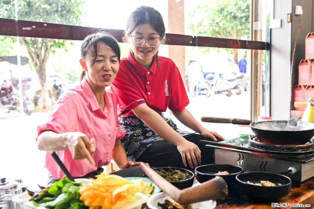 全网追的“扁担女孩”，找了一份暑假工，时薪12元 - 潜江生活资讯 - 潜江28生活网 qianjiang.28life.com